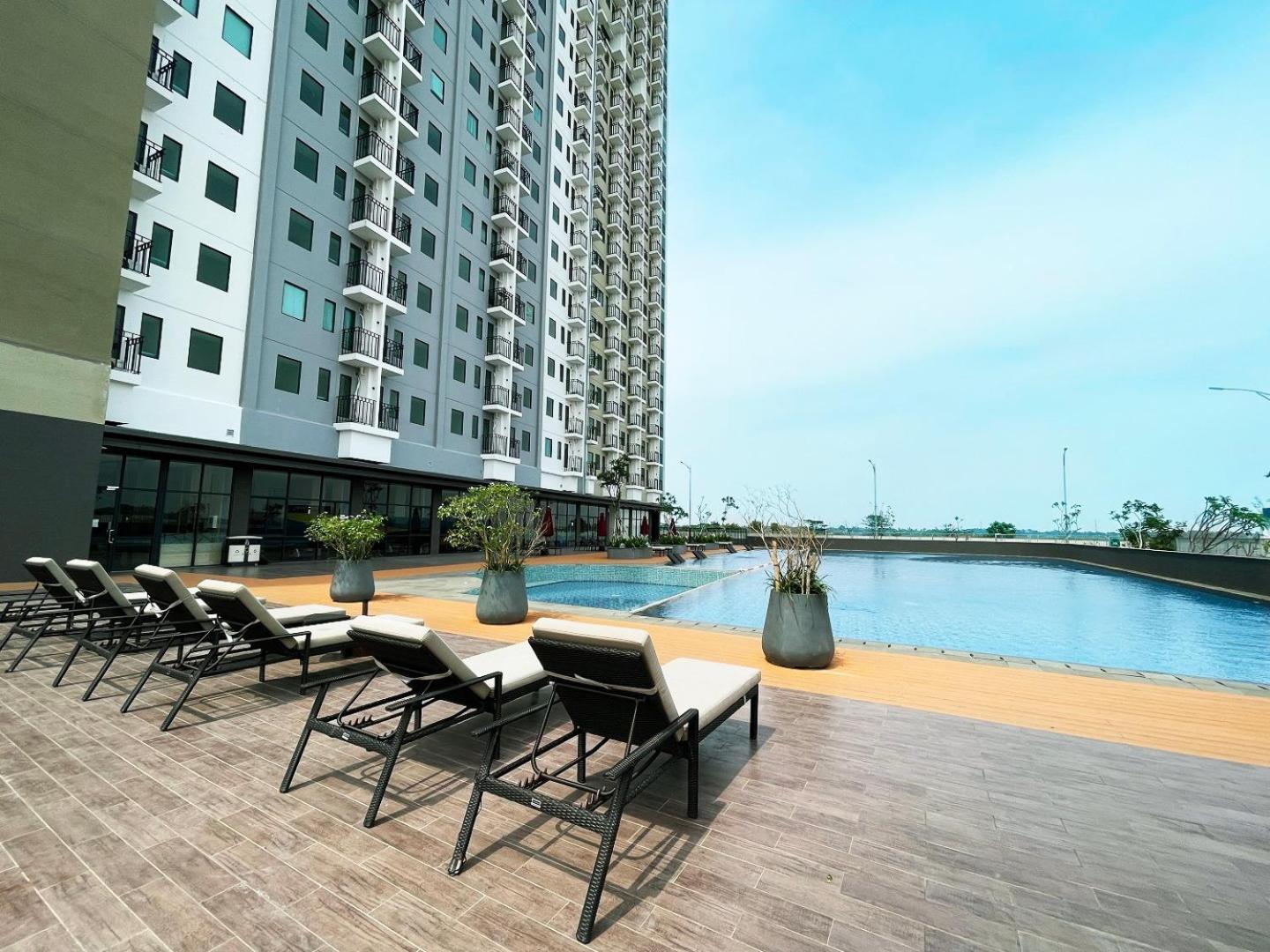 Hotel Osaka Pik2 Tangerang Exterior photo